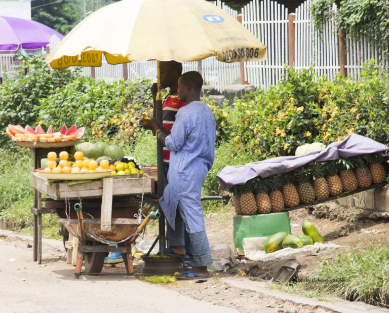 Oghenefego-Ofili-photographs-a-fruit-seller